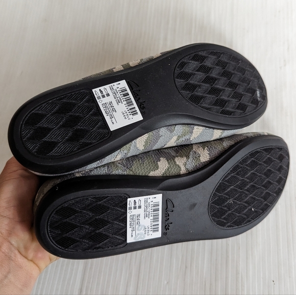 CLARKS Cloudsteppers Carly Dream Khaki Camouflage Woven Ballet Flats - Picture 7 of 11